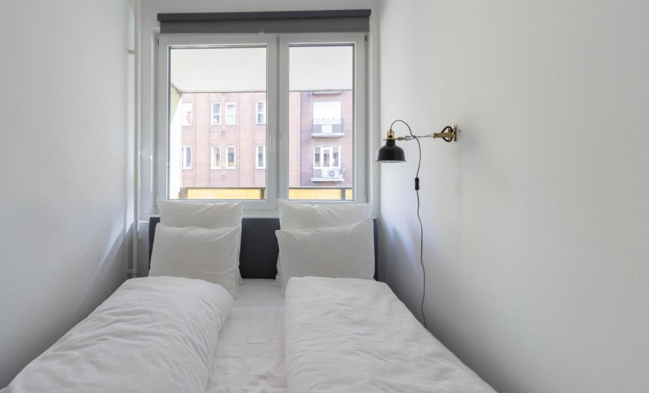 Standard Apartment By Hi5 - Madach Budapest Bagian luar foto