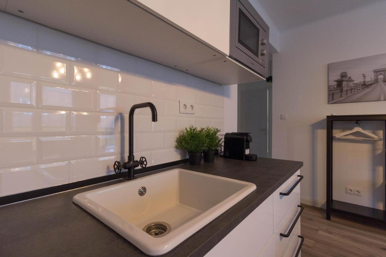Standard Apartment By Hi5 - Madach Budapest Bagian luar foto