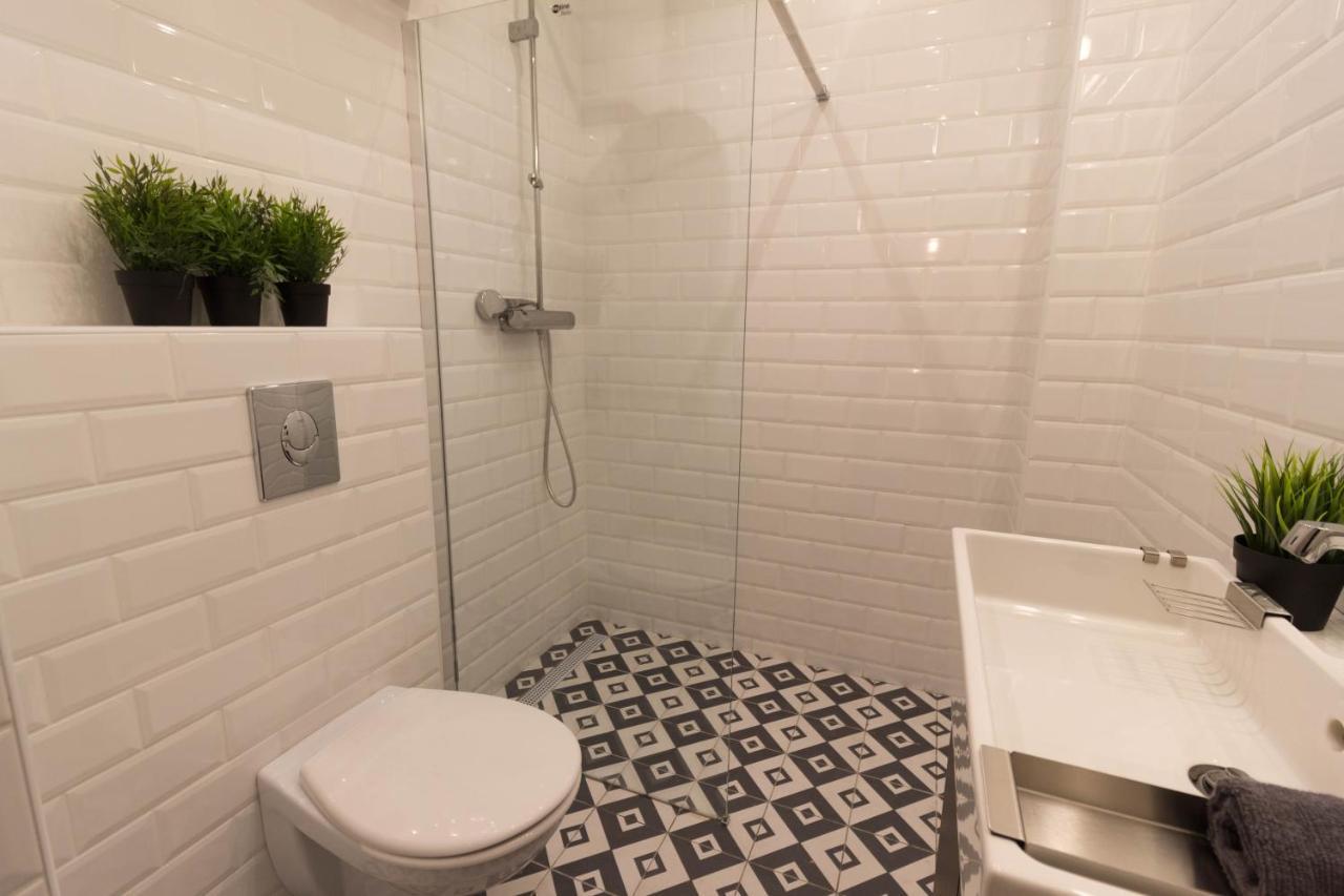Standard Apartment By Hi5 - Madach Budapest Bagian luar foto