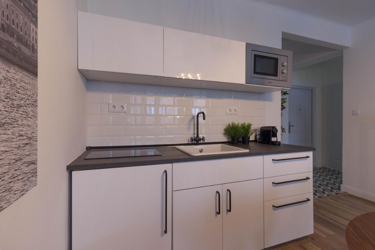 Standard Apartment By Hi5 - Madach Budapest Bagian luar foto