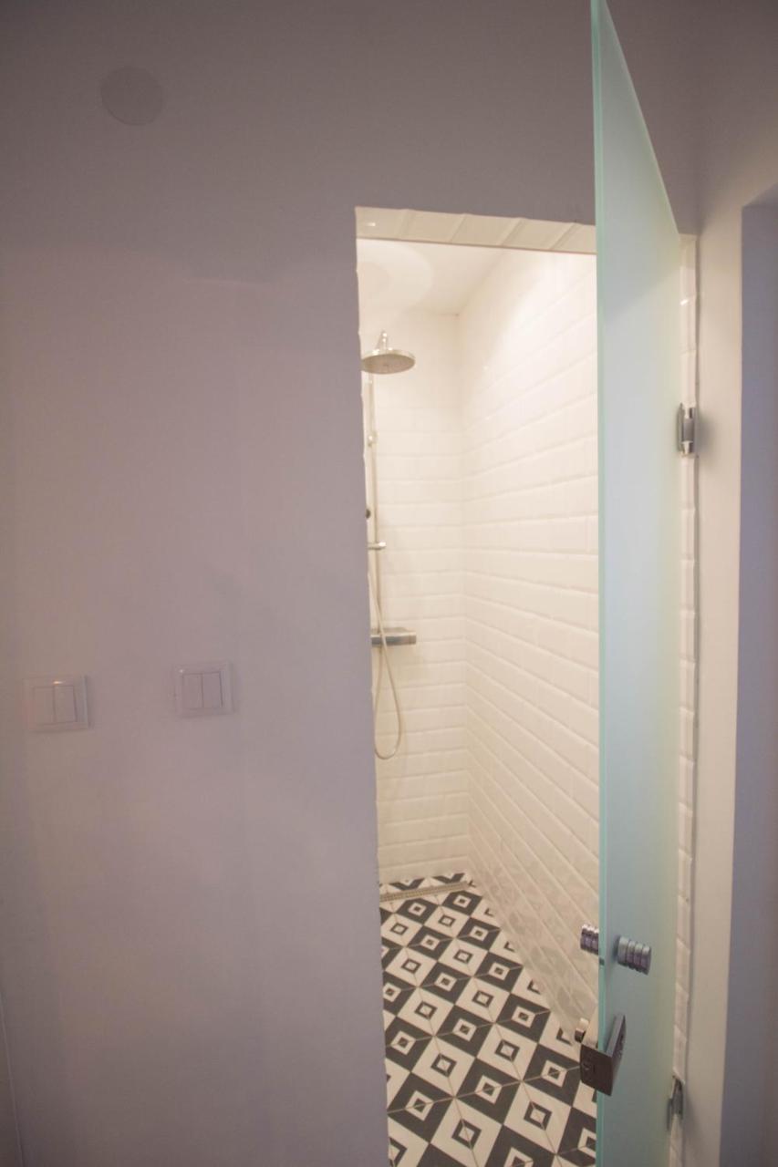 Standard Apartment By Hi5 - Madach Budapest Bagian luar foto