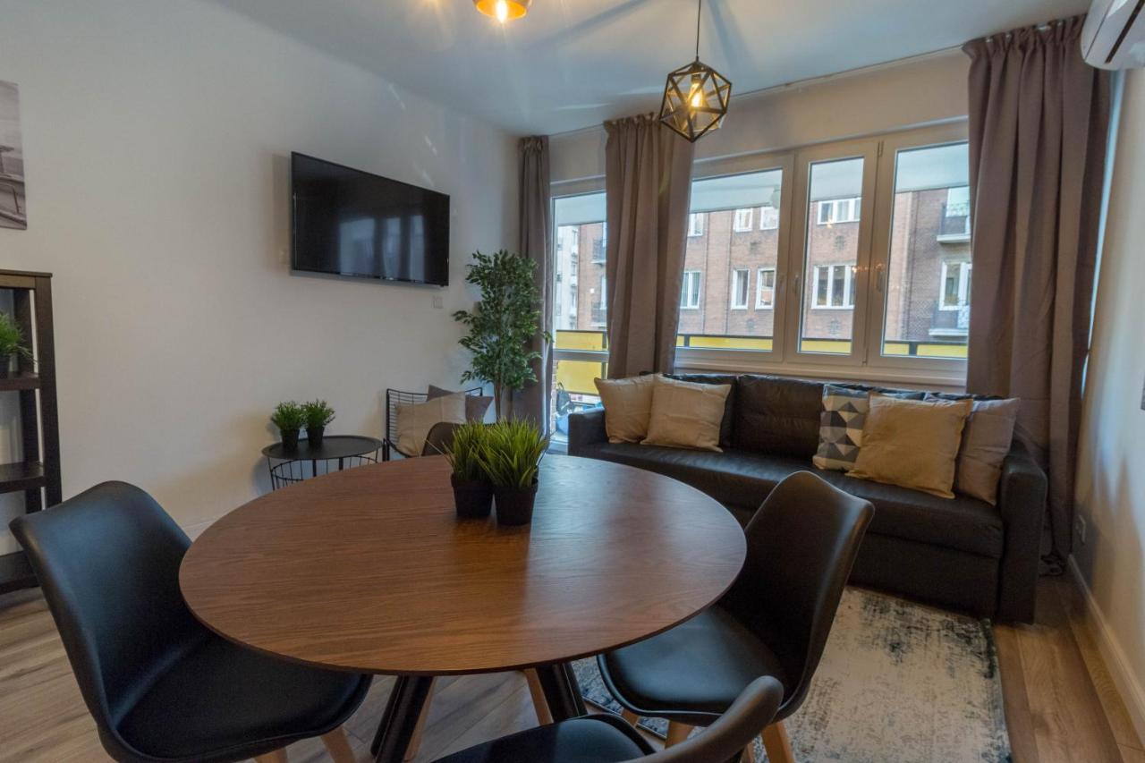 Standard Apartment By Hi5 - Madach Budapest Bagian luar foto