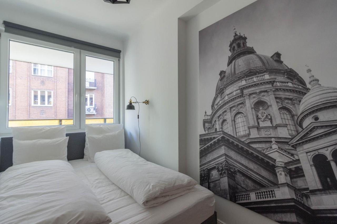 Standard Apartment By Hi5 - Madach Budapest Bagian luar foto