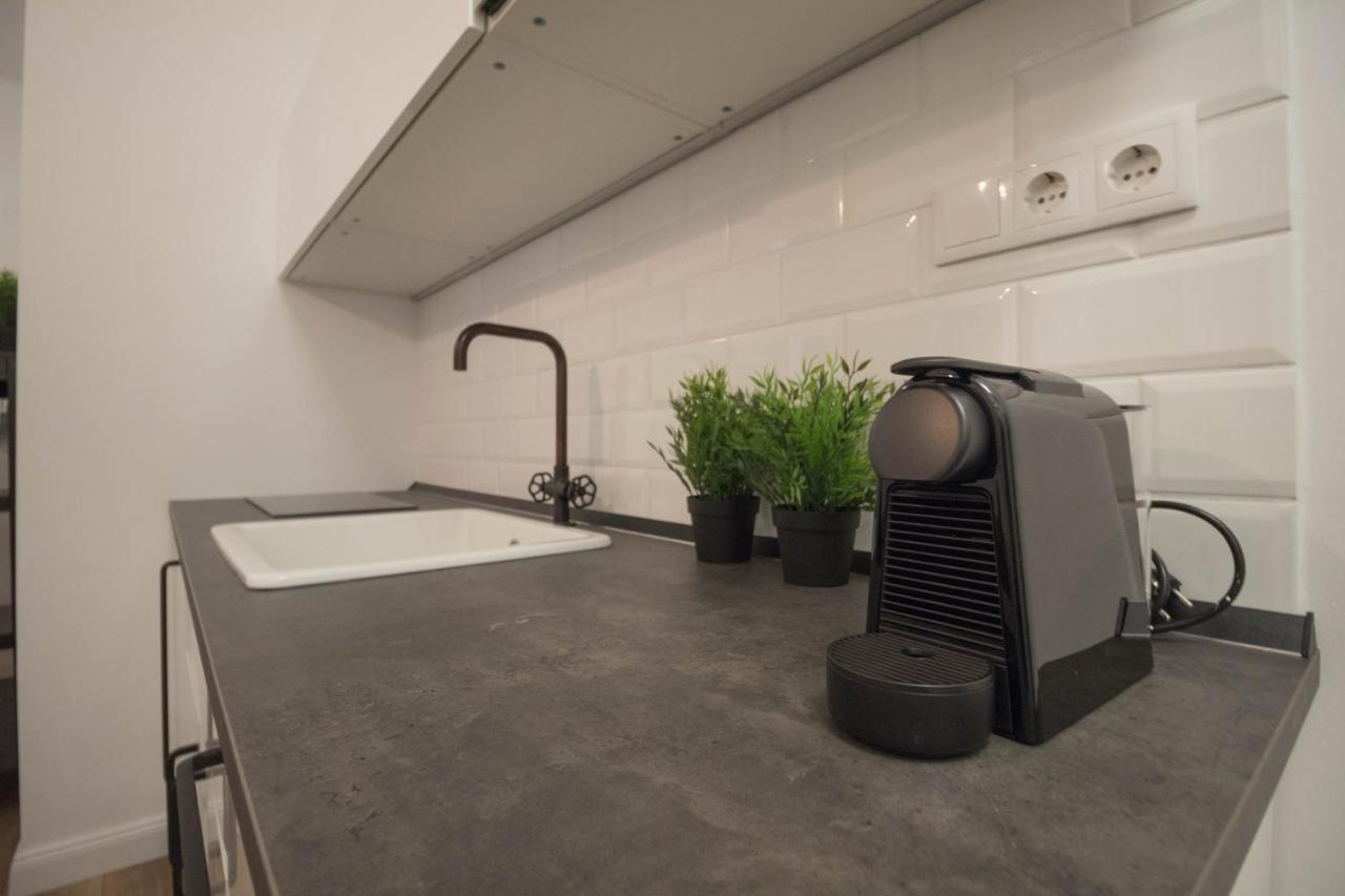 Standard Apartment By Hi5 - Madach Budapest Bagian luar foto