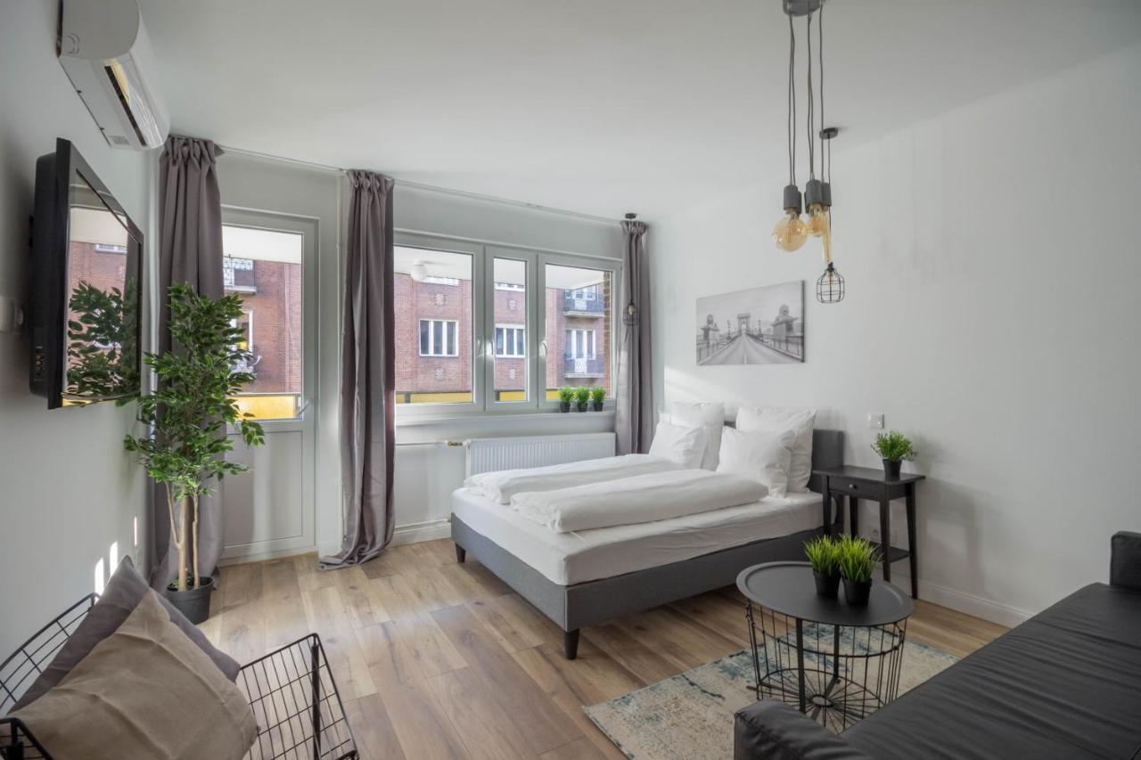 Standard Apartment By Hi5 - Madach Budapest Bagian luar foto