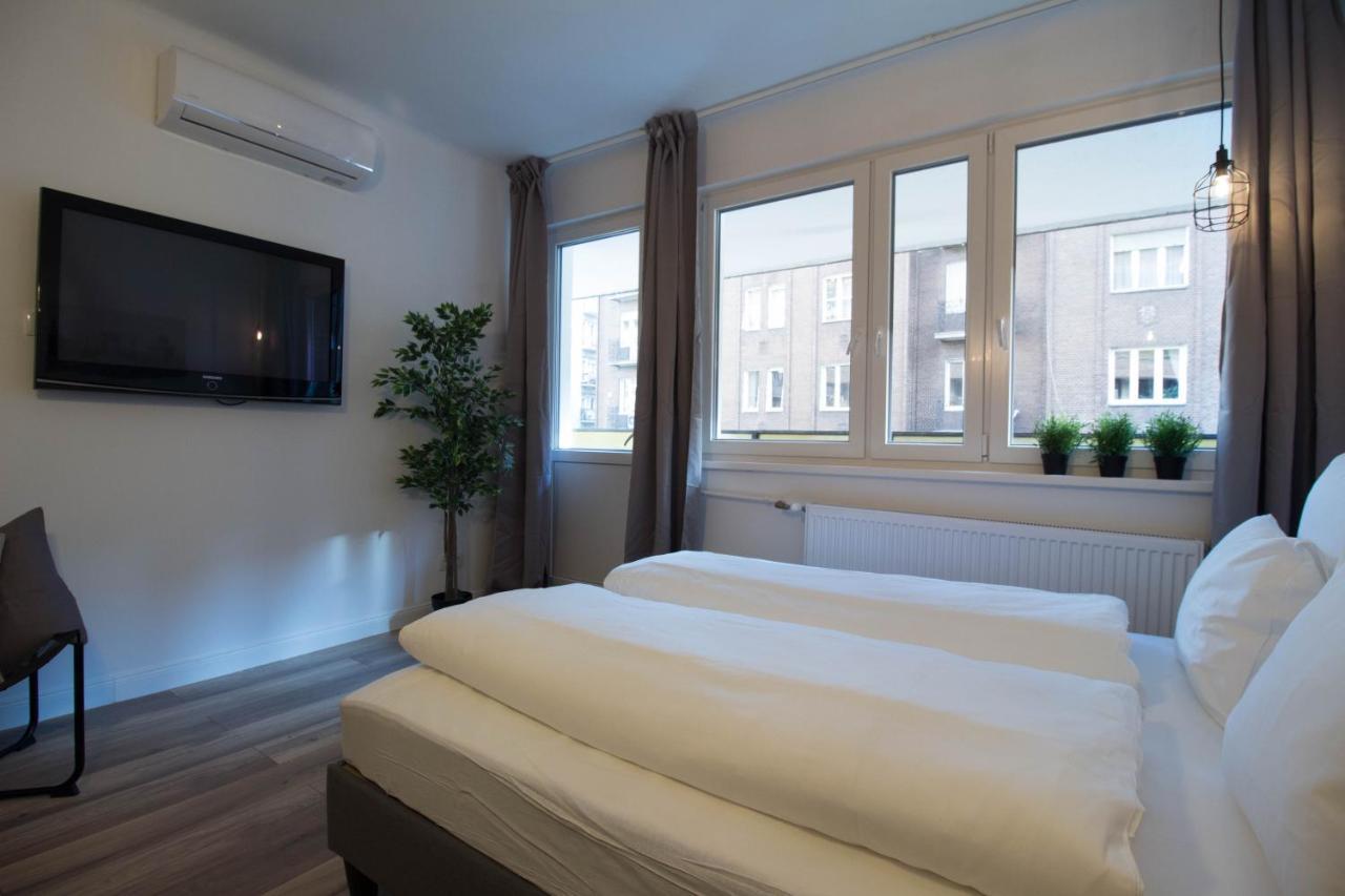 Standard Apartment By Hi5 - Madach Budapest Bagian luar foto