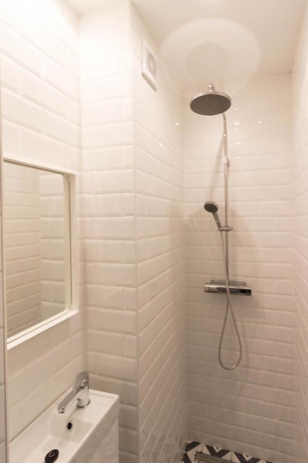 Standard Apartment By Hi5 - Madach Budapest Bagian luar foto
